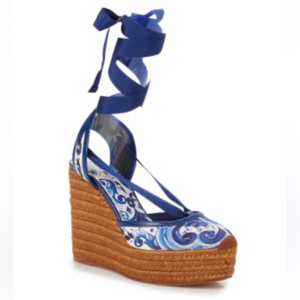 💙 Beautiful Dolce & Gabbana Majolica Wedges 💙
Size: 38 (fits like US 7.5–8)